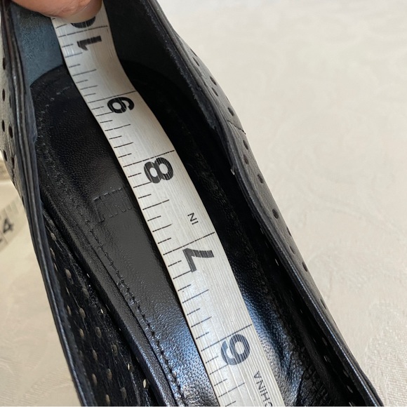 Anine Bing Black Leather Perforated Pointed cap Toe pumps - Picture 10 of 10